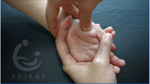 小儿推拿巧治地图舌，健脾和胃在家也能做
