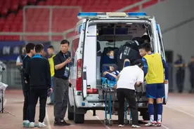 中超｜足协表扬山东泰山俱乐部积极参与救治对手球员图片