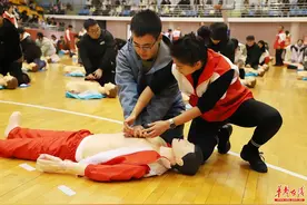 湘潭大学1200多名学子接受心肺复苏应急救护培训图片