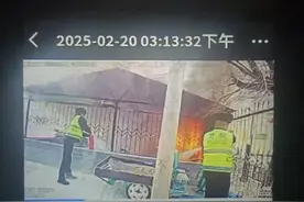 呼和浩特一小区突发火情，火势扩散迅速，冒出滚滚浓烟……图片