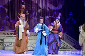 古代“女扁鹊”传奇故事绽放舞台 原创黄梅戏《女国医》在汉精彩首演图片