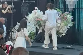 婚礼马上开始，婚庆公司撤场！新郎：不满现场布置拒绝支付尾款，负责人回应：新郎让我们15分钟撤场，沟通无果图片