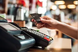 信用卡逾期要收18.25%高息，息费该降吗？图片