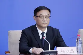 截至目前，枣庄市开通公交线路202条，全市65个镇街、2111个行政村公交通达率100%图片