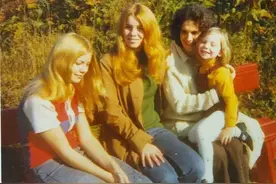 爱丽丝·门罗女儿称童年被继父性侵犯，这是家庭“公开的秘密”图片