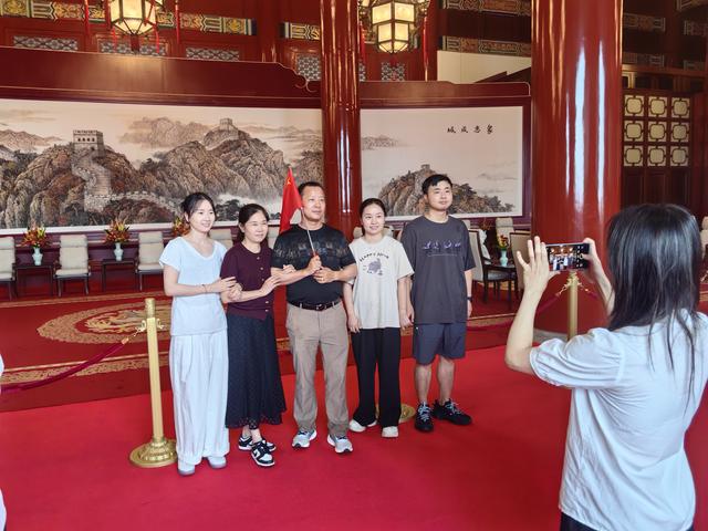 天安门城楼今天中午12时恢复对外开放，预约火爆抓紧抢票