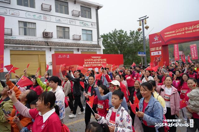 2025年“走红军走过的路”徒步穿越系列活动走进湖南桑植