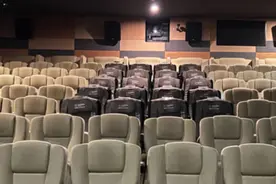 上海多家电影院都装上了这种座椅，不少影迷直呼难受，该不该拆？图片