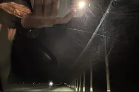 办完提车手续后才发现玻璃有划痕  车主能否要求赔偿图片