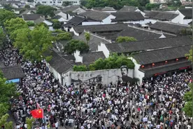 这是下午两点的鲁迅故里图片