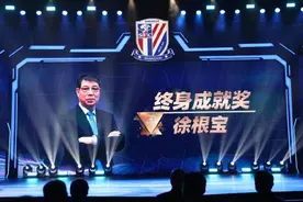 获颁申花“终身成就奖”，范志毅落泪：比拿到联赛冠军还激动图片