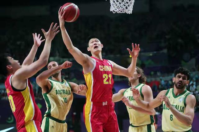 郑海霞致敬中国男篮