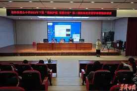 “利剑护蕾，雷霆行动”第二期法治宣传暨青春期健康讲座举行图片