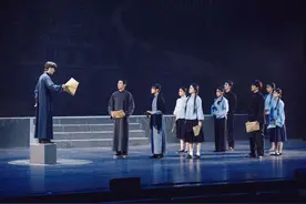 北京电影学院大一新生登上保利舞台展示《演员的成长》图片