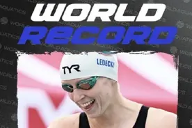 莱德基打破女子800自世界纪录图片