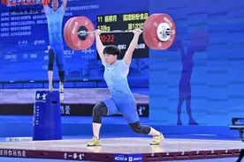 全国女子举重锦标赛第三日 杨柳月杨秋霞摘金图片