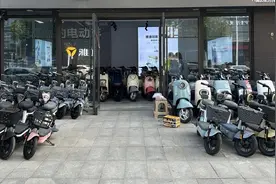 出行安全源头抓，扬州交警推广电动车“分区销售”及“销售店双向告知承诺制度”图片