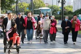 金秋漫步，爷爷奶奶们的“City”之旅→图片