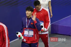 两天三破纪录，孙佳俊勇夺游泳全锦赛男子50米蝶泳金牌图片