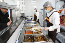 全天免费提供20余种菜品，中铁北京行车公寓新增乘务人员食堂图片