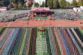 8位仪仗兵退役后仍同住同练,立志将国旗升到祖国每个角落图片