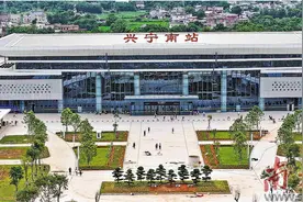 乘“龙”快行 聚力谋“兴”图片