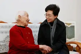 市领导节前走访慰问老党员优秀人才困难职工和困难群众图片