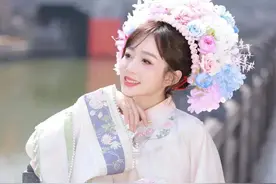 江苏南京：马面裙、簪花妆造“美”上街头，年轻人爱上“新中式穿搭”图片