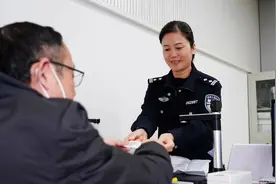 便民再升级！闵行公安推出全市首个身份证换领“夜间办证”专场服务图片