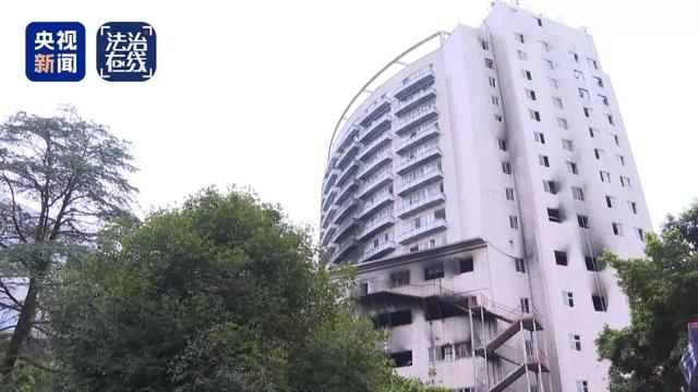 百货大楼里16死39伤！负1层大火，遇难者竟全在5层，细节披露→