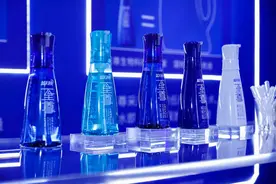 跨越与突破，蓝月亮至尊洗衣液重塑洗涤行业图片