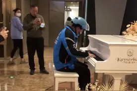 弹钢琴的外卖员可以拥有舞台吗？首届上海职工文化季今日开幕图片