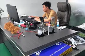 这个东莞品牌把大码女装卖到了美国：一分钟卖一件图片
