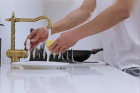 这样洗碗=“喝毒”？紧急提醒：千万注意这3点……图片