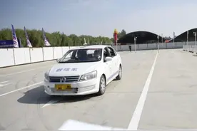 考驾照一定要花钱挨骂吗？驾校教练的暴脾气该改了图片