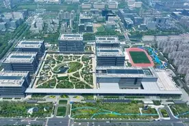 阿里巴巴杭州全球总部正式启用，是其目前最大的综合性办公园区图片