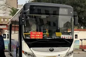 河北邯郸200余辆公交封停：2元票价变5元，原运营公司称遇“刨坑式”执法图片