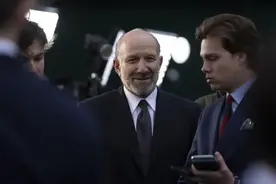 最新！美官员：“对等关税”将准时生效 ，包括“企鹅岛”，为啥死磕“企鹅”？他也找到借口！“企鹅税”已成全球网友恶搞对象图片