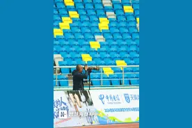 马拉松“记录侠”，帅！图片