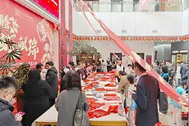 滨州：博物馆里品民俗 文创产品热销受宠图片