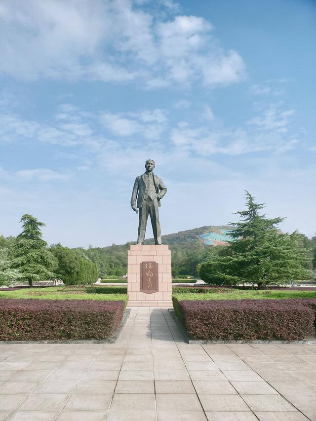 携秋拜谒独秀园