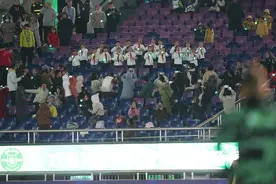 绿色星星灯为他而亮！浙江队昨晚的主场收官战上演暖心一幕图片