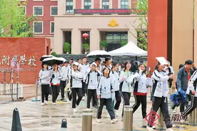 昆明中考首日平稳顺利图片