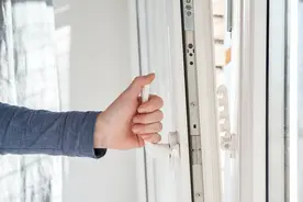 嫌楼上租客动静大，楼下住户报警30多次｜“房子的通病”之隔音差图片