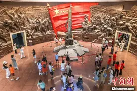 “八一”建军节 南昌八一起义纪念馆迎参观热图片