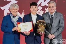 武磊第五度当选中国金球奖 “五”球王实至名归图片