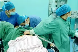 三胎孕妈患“宫角妊娠”微创手术成功救治图片