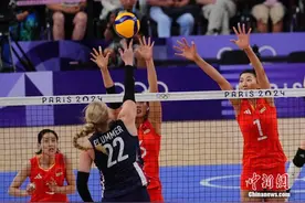 （巴黎奥运）中国女排击败法国队取得小组赛两连胜 提前晋级八强图片