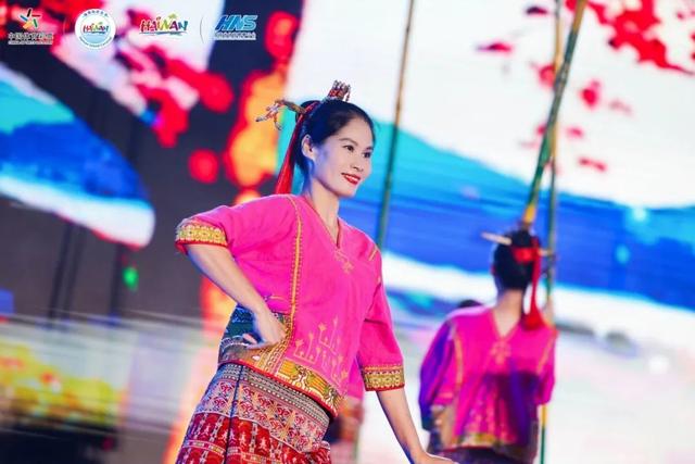 祝贺！白沙代表队在海南国际旅游岛欢乐节竹竿舞大赛中荣获二等奖