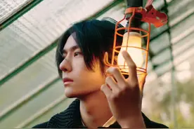 王一博登上时尚杂志五月刊封面图片